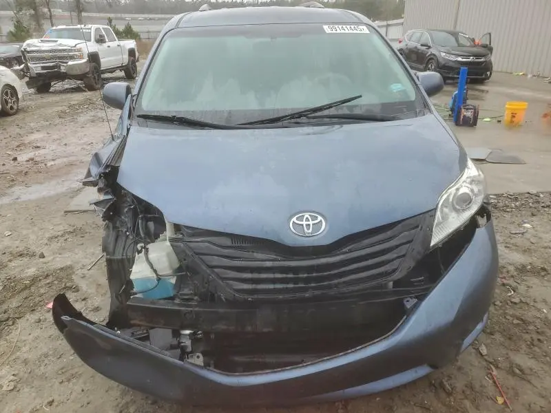 2014 TOYOTA SIENNA LE  