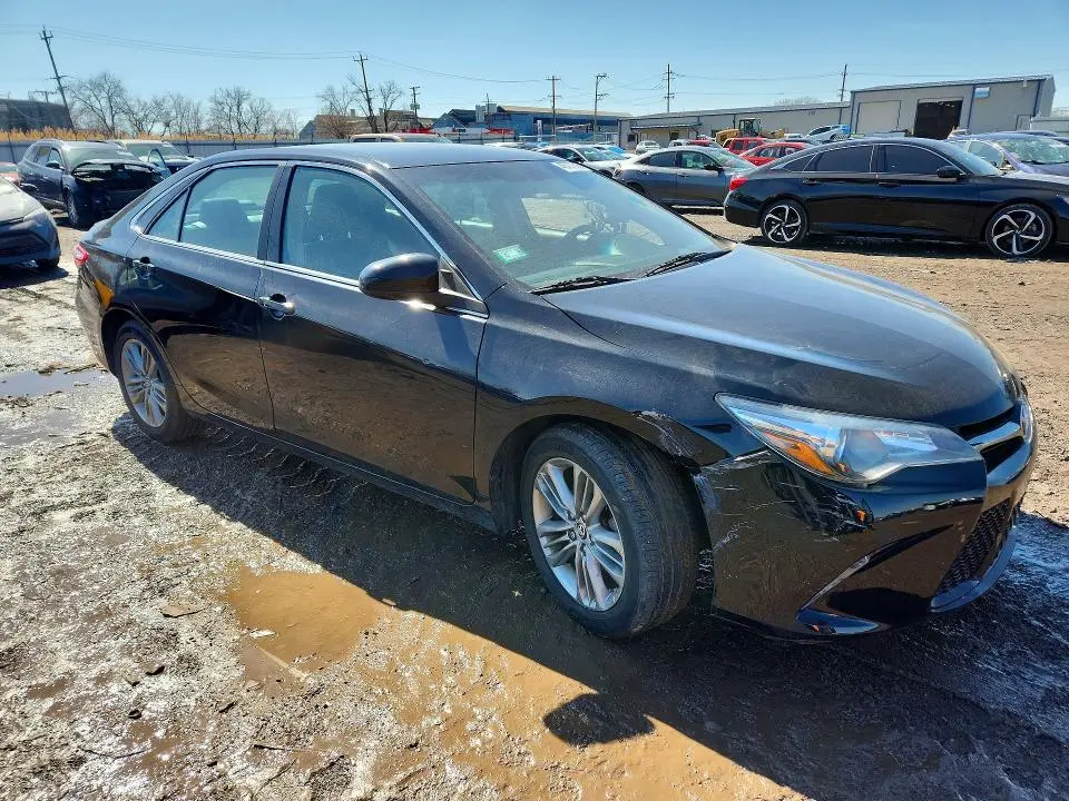 2015 TOYOTA CAMRY SE  