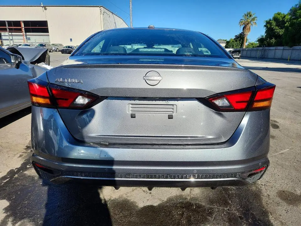 2025 NISSAN ALTIMA SV  