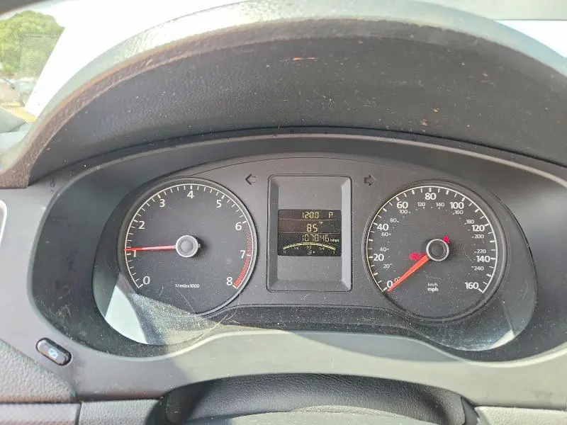 2011 VOLKSWAGEN JETTA SE  