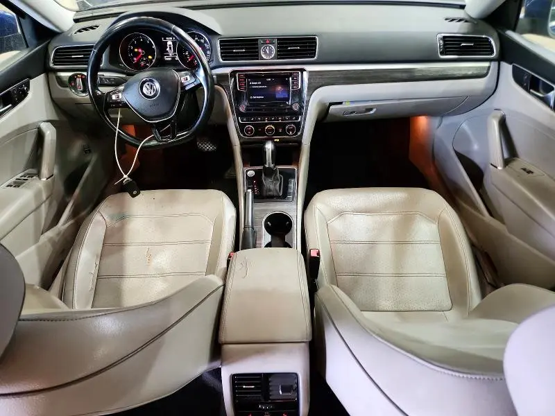 2016 VOLKSWAGEN PASSAT SE  