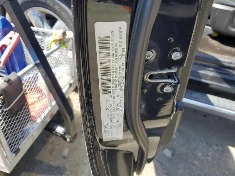 2016 RAM 1500 SLT  
