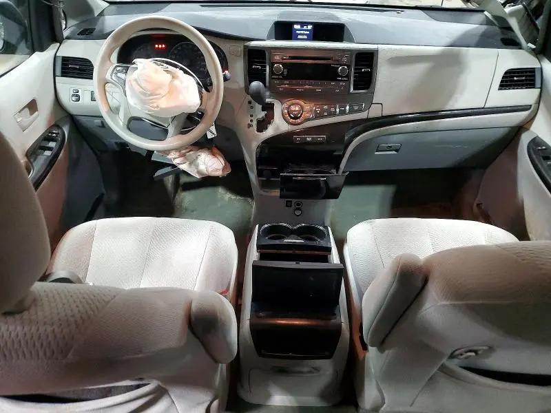 2014 TOYOTA SIENNA LE 8-PASSENGER  