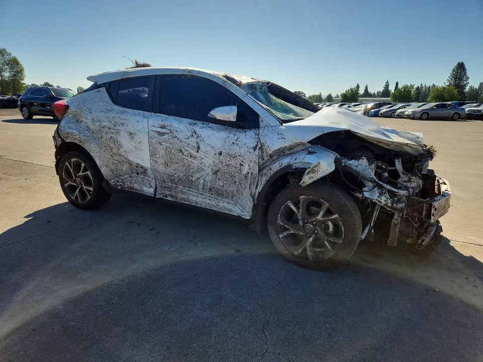 2022 TOYOTA C-HR XLE  