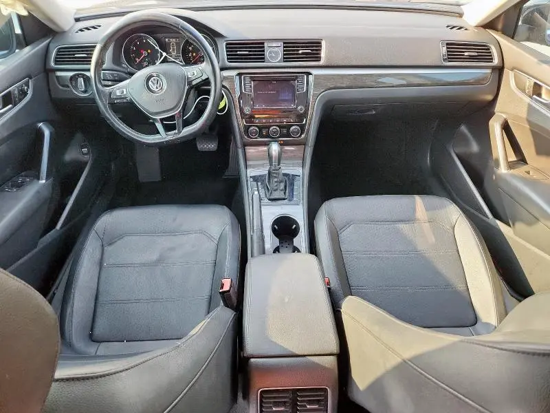 2016 VOLKSWAGEN PASSAT SE