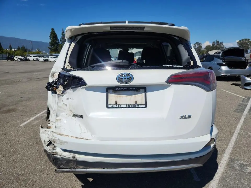 2017 TOYOTA RAV4 XLE  