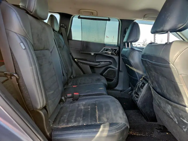 2022 MITSUBISHI OUTLANDER SE  