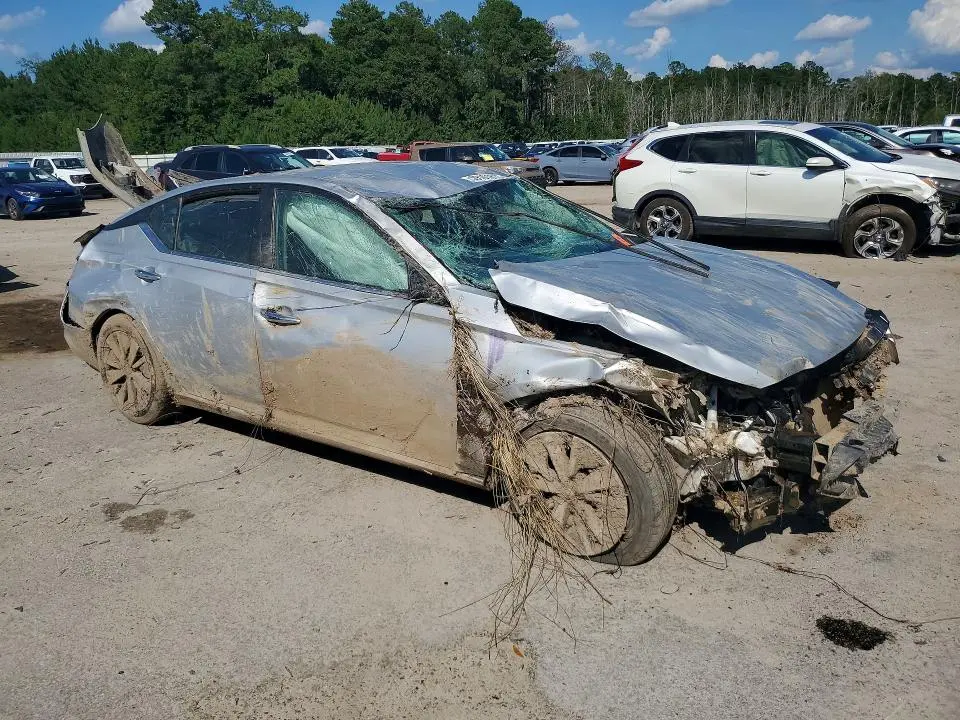 2022 NISSAN ALTIMA SV  