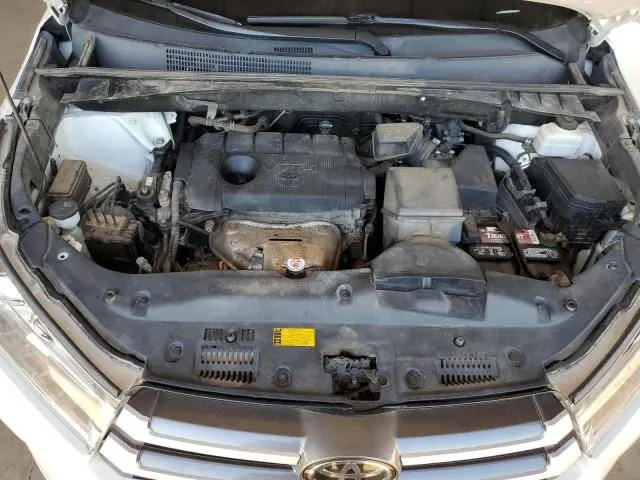 2017 TOYOTA HIGHLANDER LE  