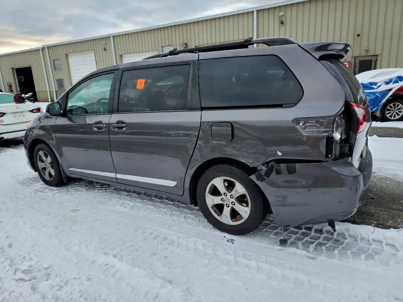 2017 TOYOTA SIENNA LE  