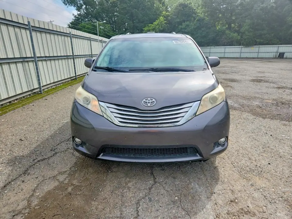 2011 TOYOTA SIENNA LIMITED 7-PASSENGER  
