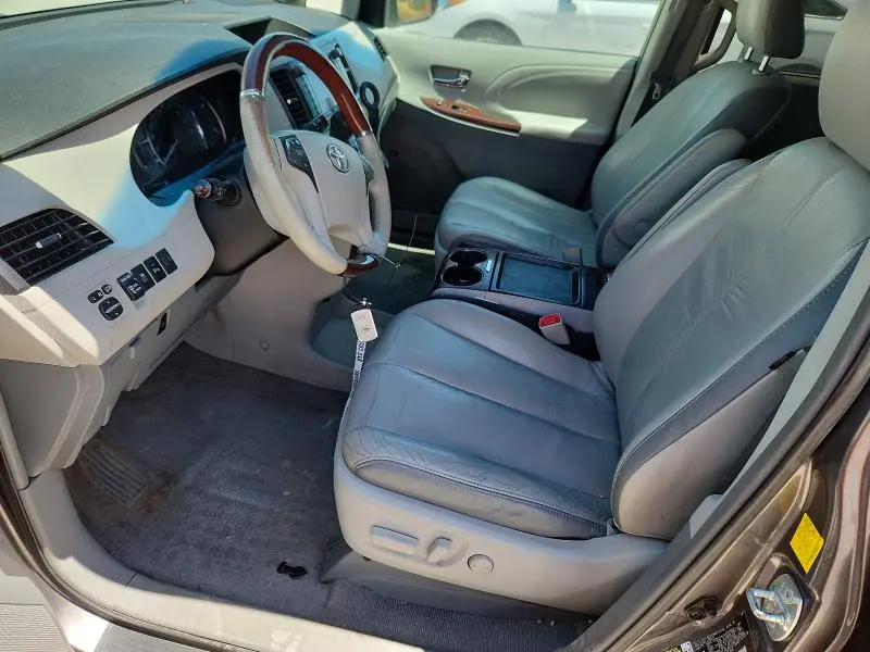 2011 TOYOTA SIENNA LIMITED 7-PASSENGER  