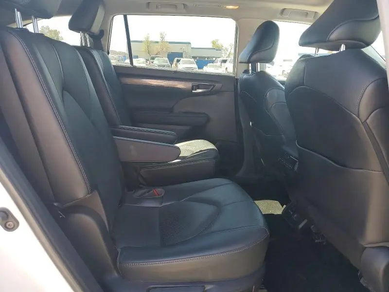 2022 TOYOTA HIGHLANDER   
