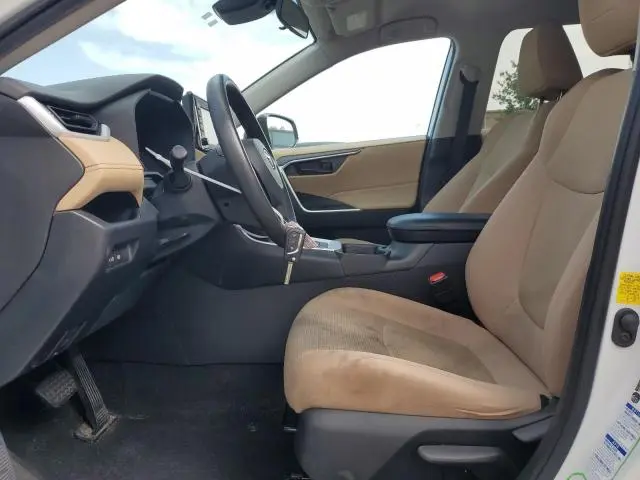 2020 TOYOTA RAV4 LE  