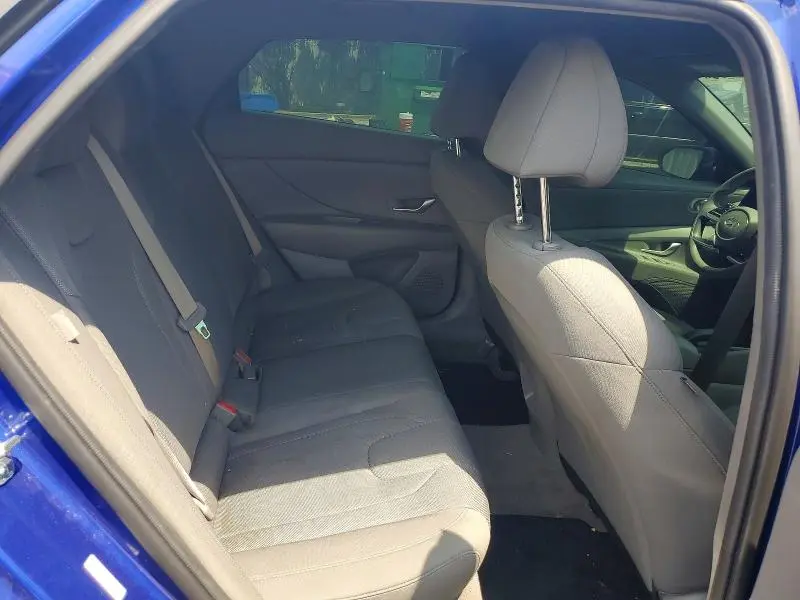 2024 HYUNDAI ELANTRA SE  