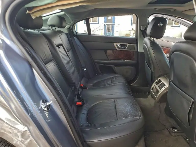2011 JAGUAR XF PREMIUM  