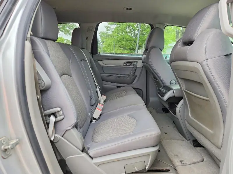 2013 CHEVROLET TRAVERSE LS  