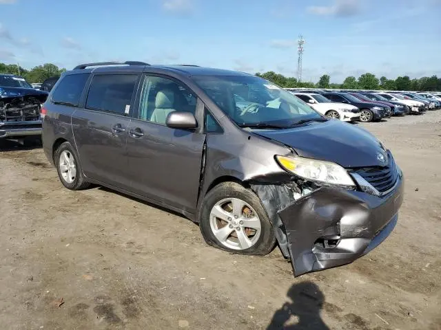2013 TOYOTA SIENNA LE  