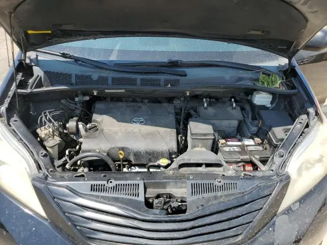 2011 TOYOTA SIENNA   