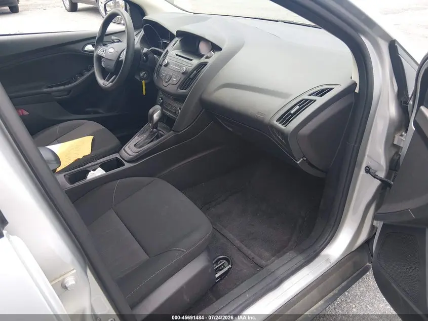 2017 FORD FOCUS SE