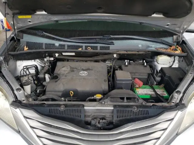 2014 TOYOTA SIENNA XLE  