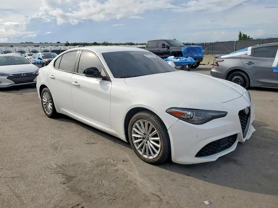 2022 ALFA ROMEO GIULIA   