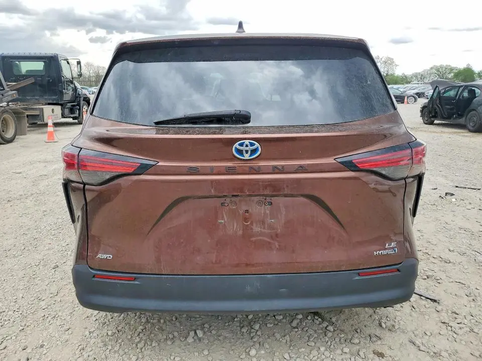 2021 TOYOTA SIENNA LE 8-PASSENGER  