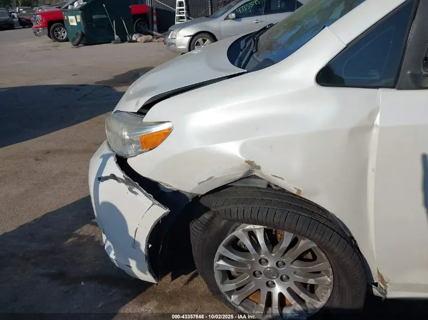 2015 TOYOTA SIENNA XLE PREMIUM 8 PASSENGER