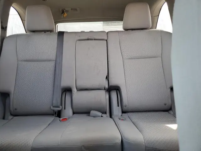 2016 TOYOTA HIGHLANDER LE  