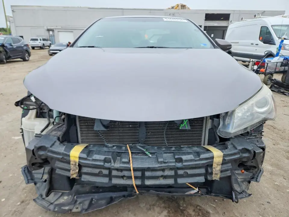2015 TOYOTA CAMRY SE  