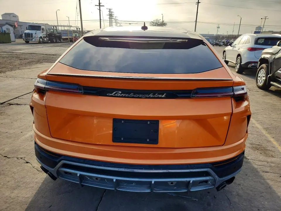 2022 LAMBORGHINI URUS   