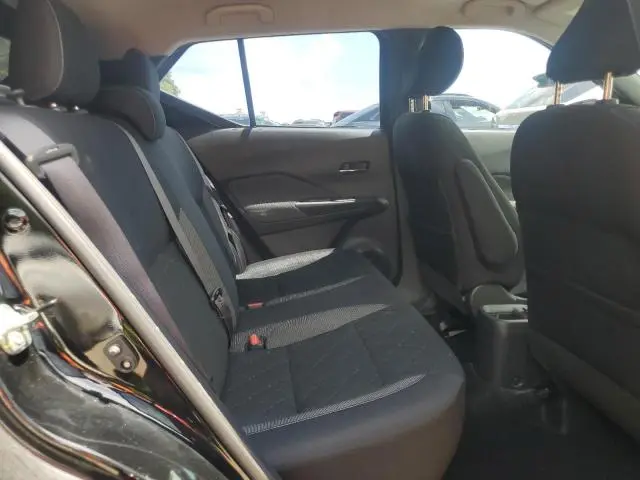 2019 NISSAN KICKS S  
