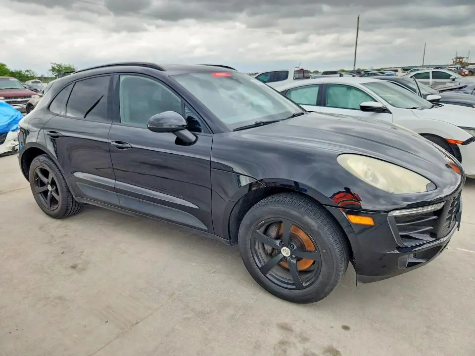 2017 PORSCHE MACAN   
