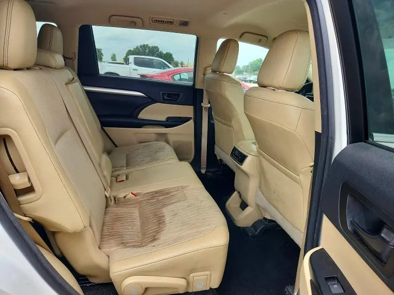 2016 TOYOTA HIGHLANDER LE PLUS  