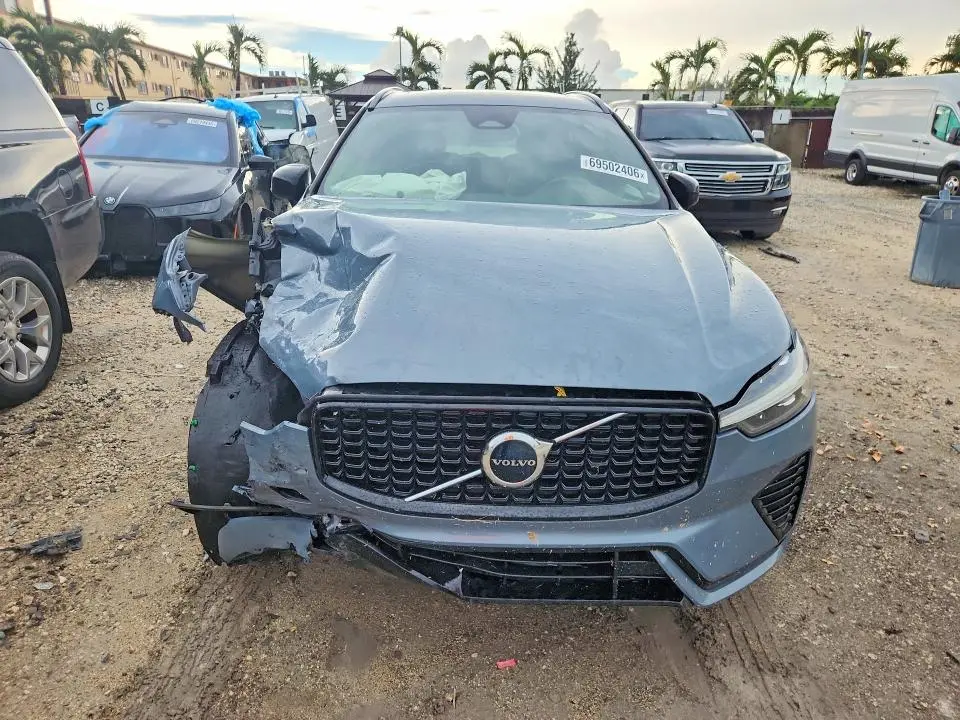 2022 VOLVO XC60 B5 R-DESIGN  