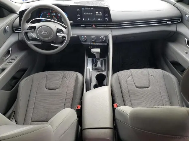 2024 HYUNDAI ELANTRA SE  