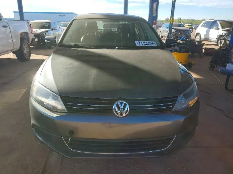 2013 VOLKSWAGEN JETTA SE  
