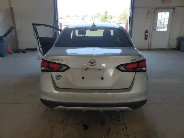 2022 NISSAN VERSA SV  