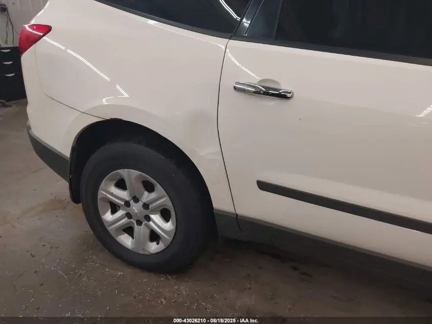 2011 CHEVROLET TRAVERSE LS