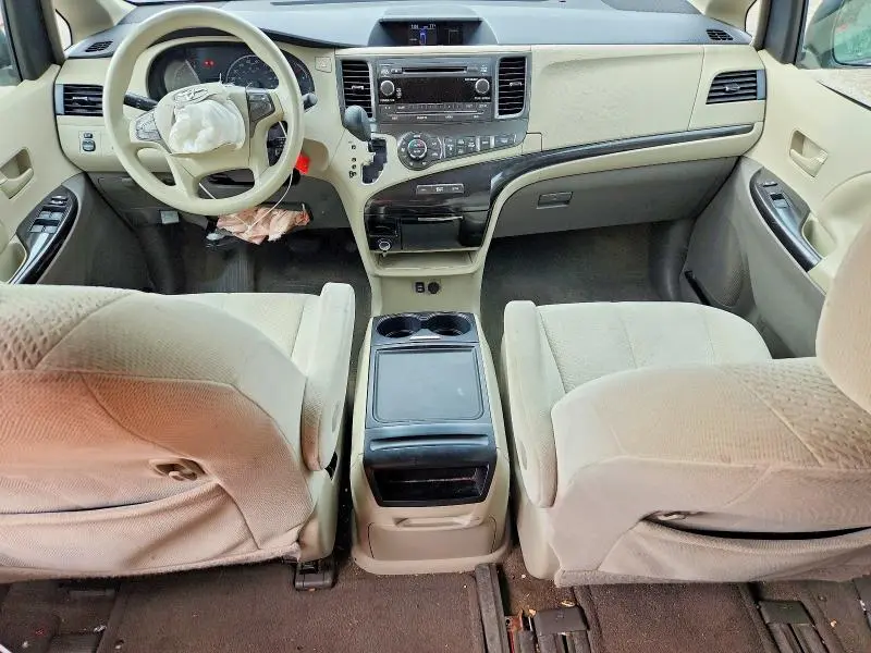 2013 TOYOTA SIENNA LE 8-PASSENGER  