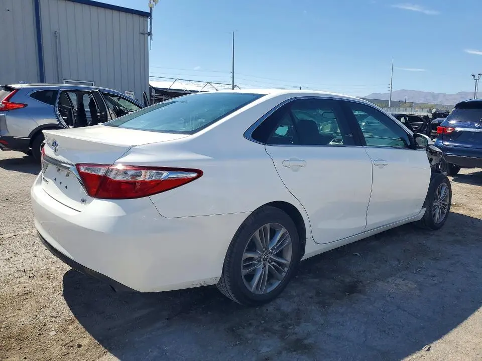 2015 TOYOTA CAMRY SE  