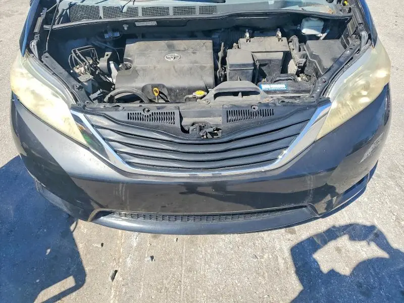 2011 TOYOTA SIENNA LE 8-PASSENGER  