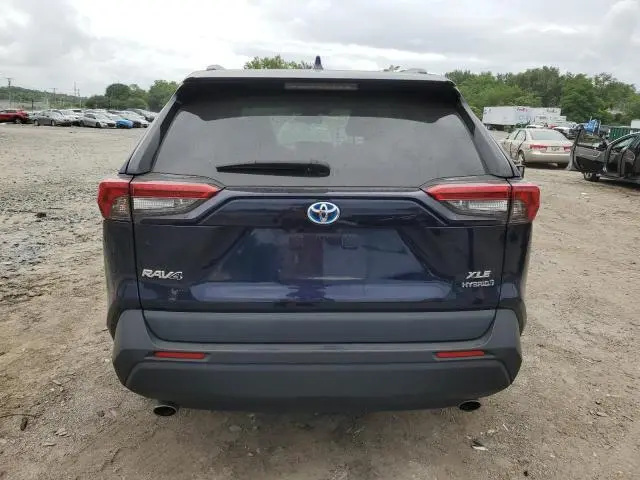 2021 TOYOTA RAV4 XLE  