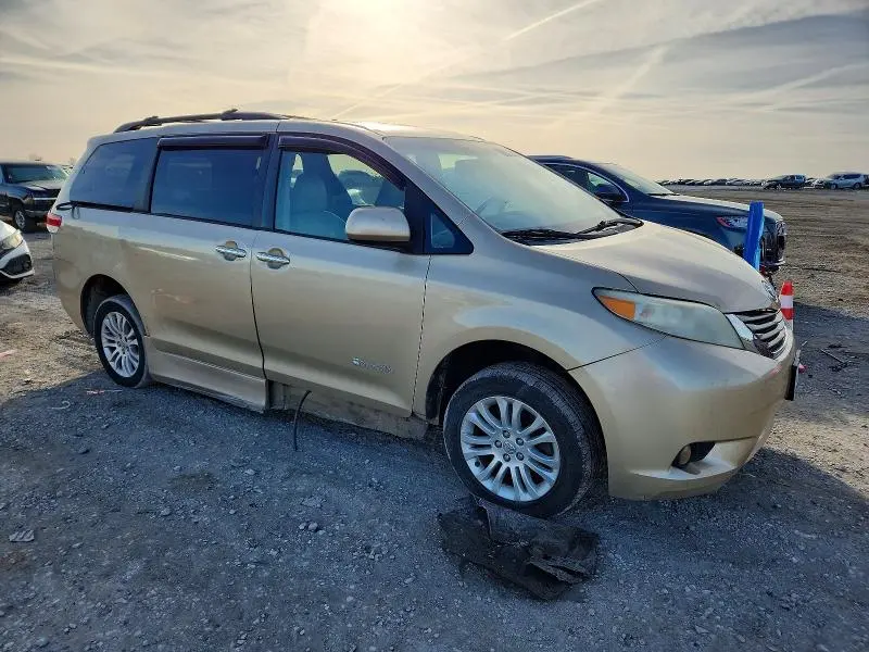 2011 TOYOTA SIENNA XLE  