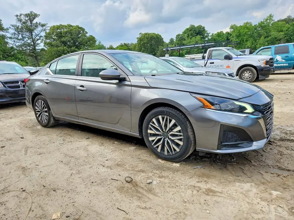 2023 NISSAN ALTIMA SV  