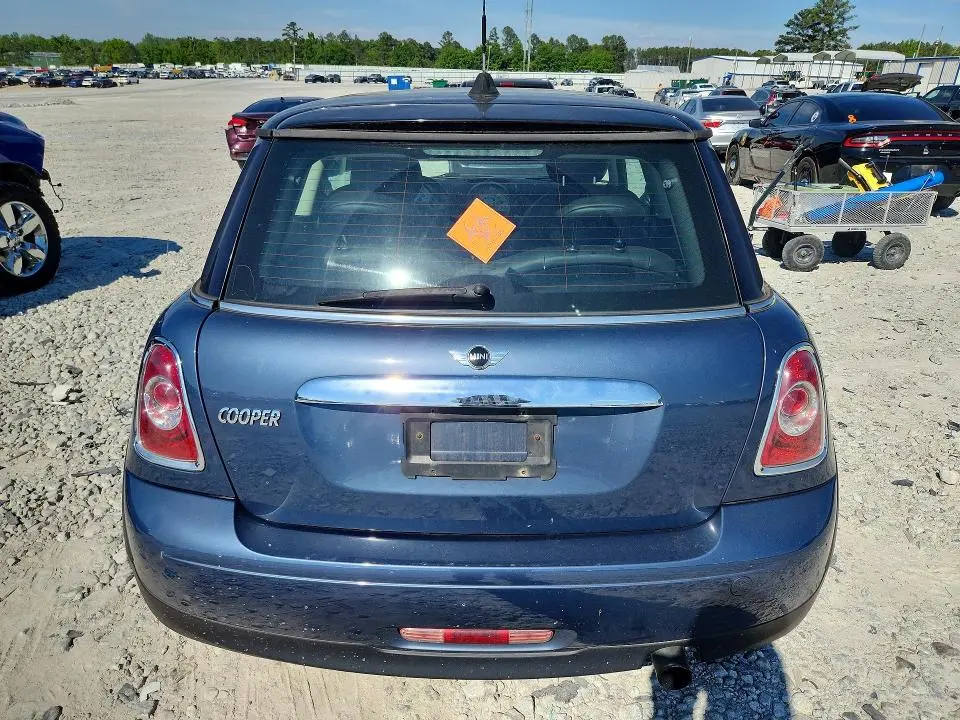 2011 MINI COOPER   