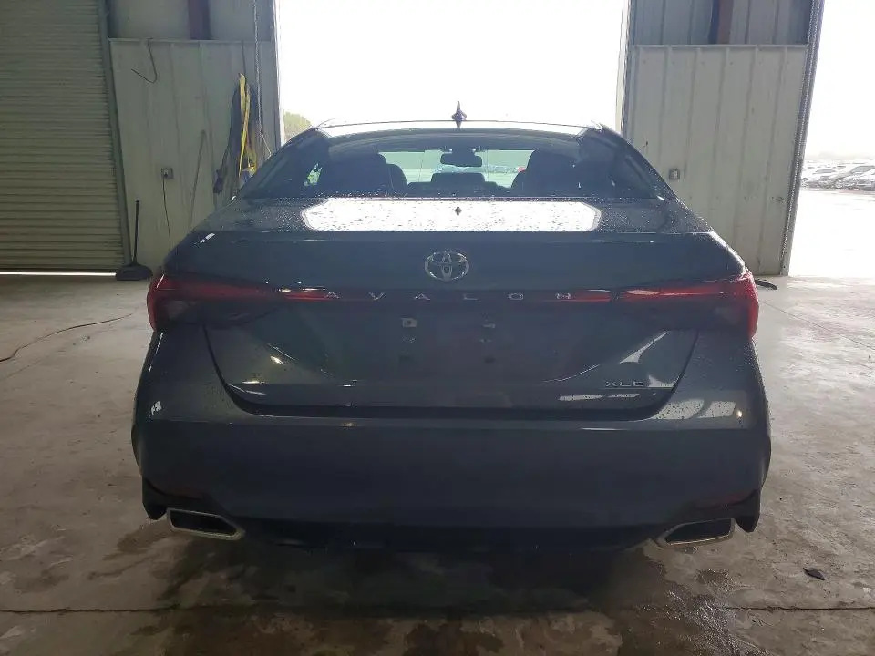 2021 TOYOTA AVALON XLE  