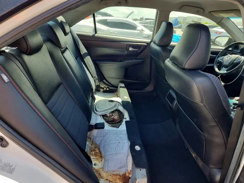 2015 TOYOTA CAMRY SE  