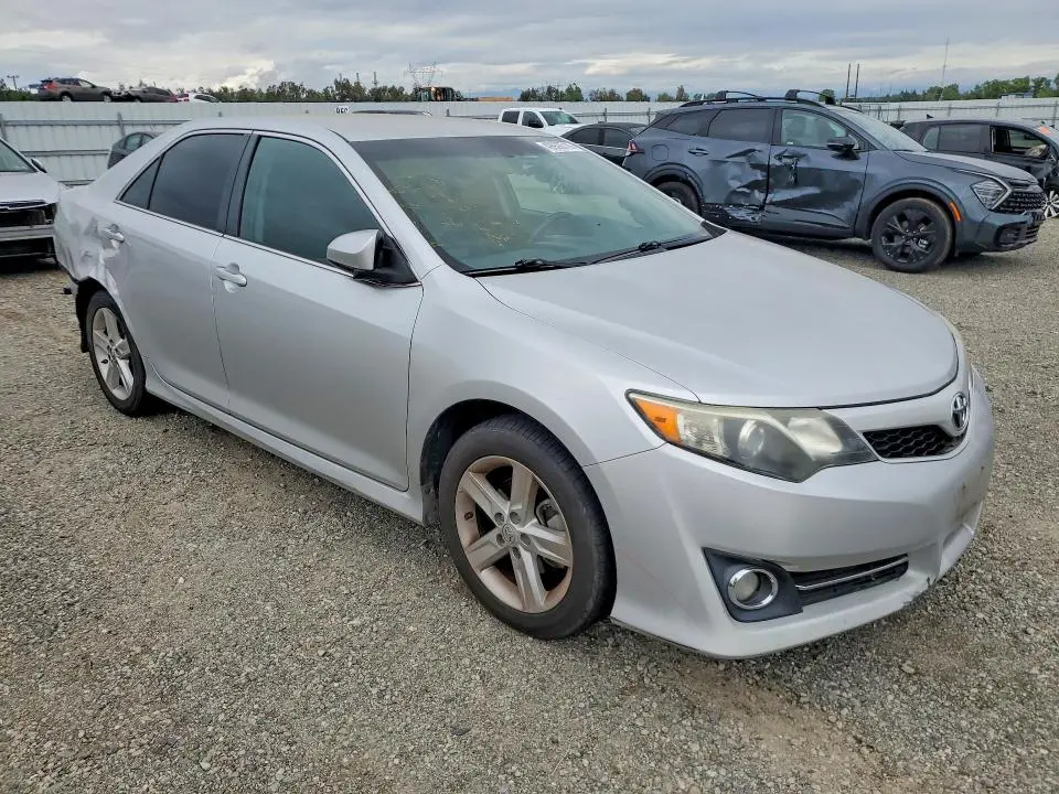 2014 TOYOTA CAMRY SE  
