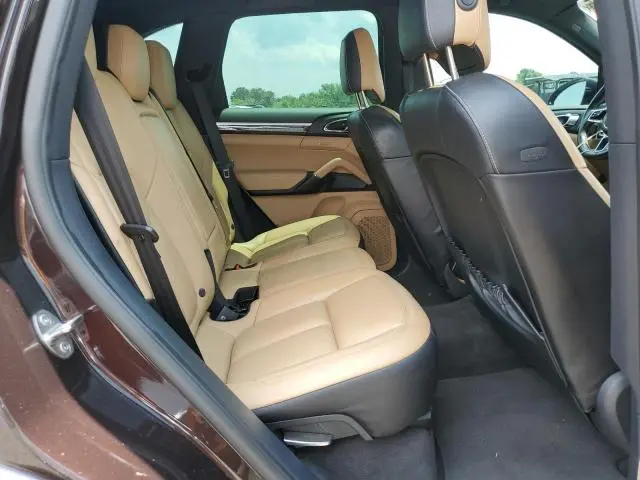 2016 PORSCHE CAYENNE   